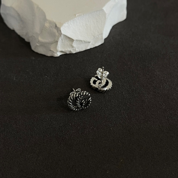 Gucci Threaded Stud Earrings - Picture 3 of 3